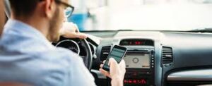 Handy am Steuer – Strafen, Bußgeld & aktuelle Regeln 2025